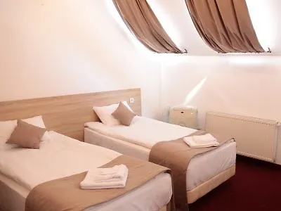 Apollonia 3*